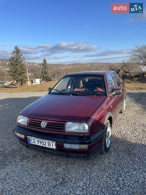 Седан Volkswagen Vento 1993 в Черновцах