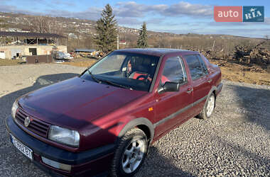 Седан Volkswagen Vento 1993 в Черновцах