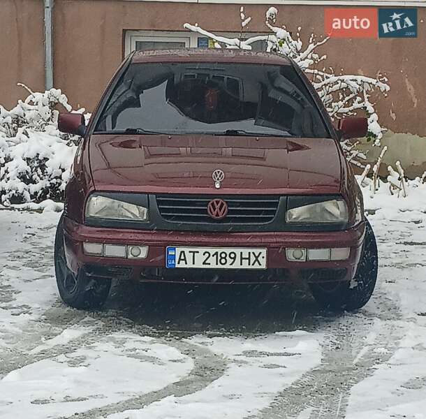 Седан Volkswagen Vento 1996 в Долине