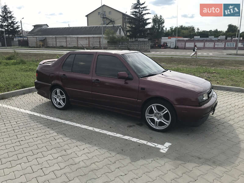 Седан Volkswagen Vento 1995 в Виннице