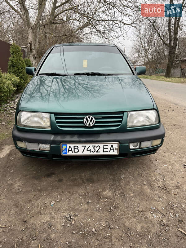 Седан Volkswagen Vento 1996 в 