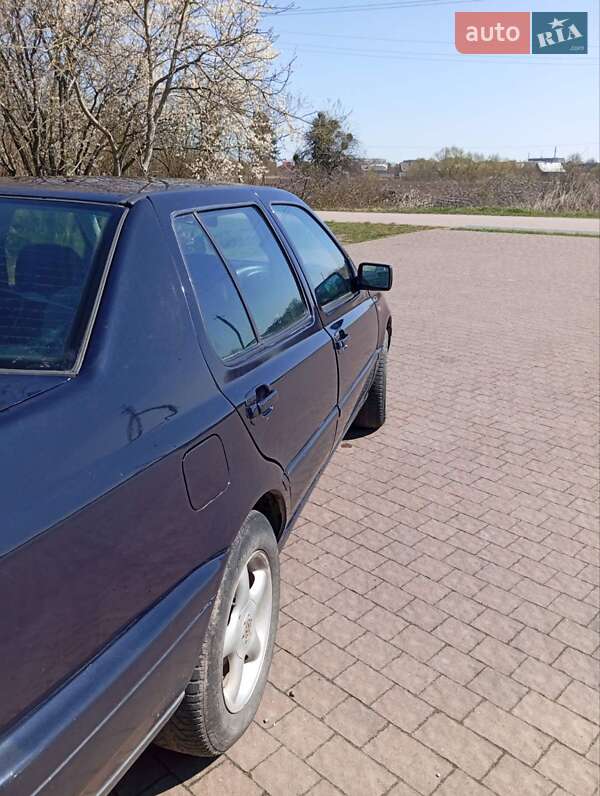 Седан Volkswagen Vento 1997 в Львові