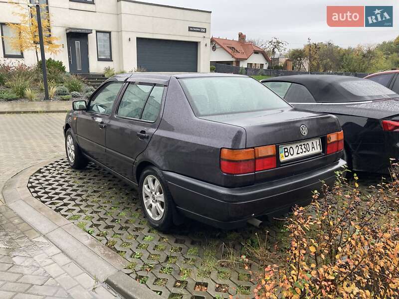 Седан Volkswagen Vento 1994 в 