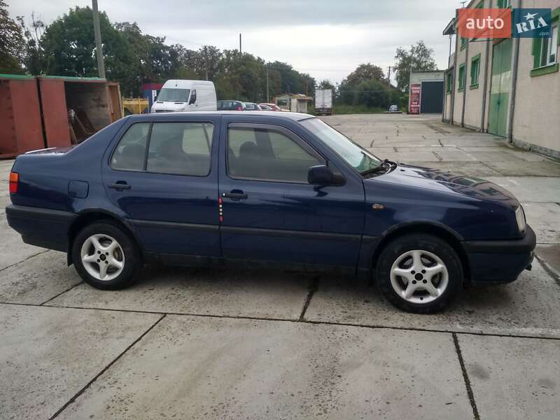 Седан Volkswagen Vento 1996 в Стрию