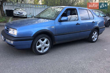 Седан Volkswagen Vento 1992 в 