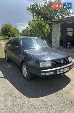 Седан Volkswagen Vento 1993 в Корце