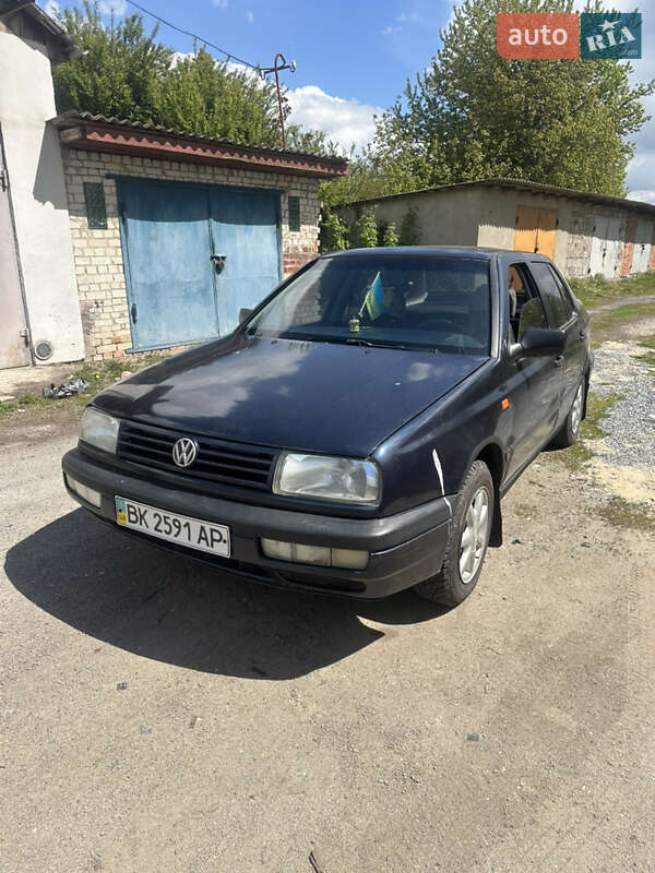 Седан Volkswagen Vento 1993 в 