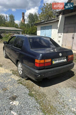 Седан Volkswagen Vento 1993 в 