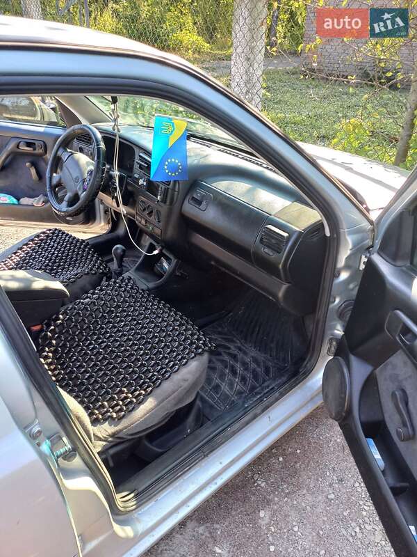 Седан Volkswagen Vento 1998 в Надворной