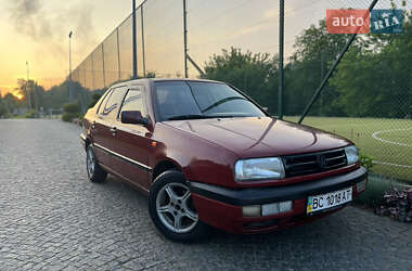 Седан Volkswagen Vento 1993 в 