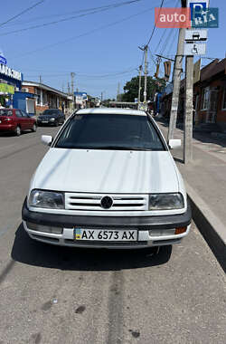 Седан Volkswagen Vento 1993 в Дергачах