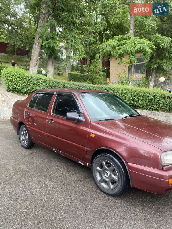 Седан Volkswagen Vento 1994 в Кропивницькому