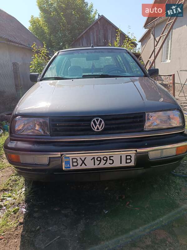 Седан Volkswagen Vento 1992 в Изяславе