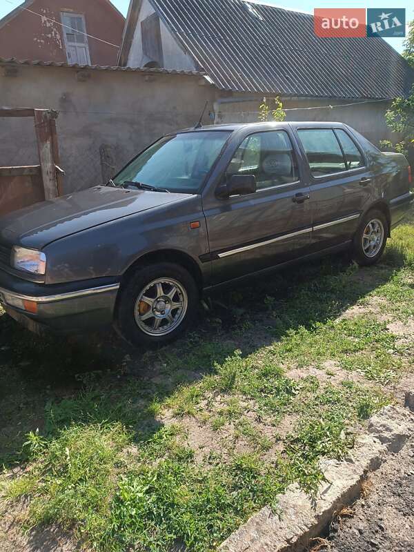 Седан Volkswagen Vento 1992 в Изяславе