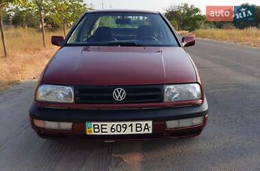 Седан Volkswagen Vento 1993 в Николаеве