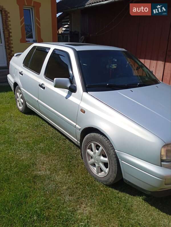 Седан Volkswagen Vento 1996 в 