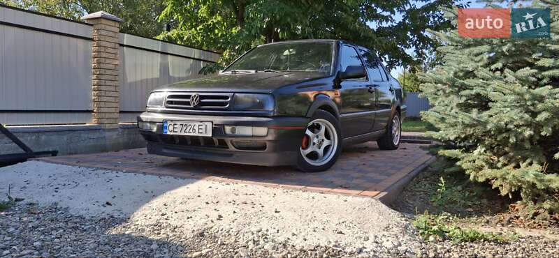 Седан Volkswagen Vento 1993 в 