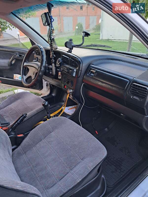 Седан Volkswagen Vento 1993 в Самборе