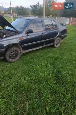 Седан Volkswagen Vento 1992 в  фото 7 Седан Volkswagen Vento 1992 в