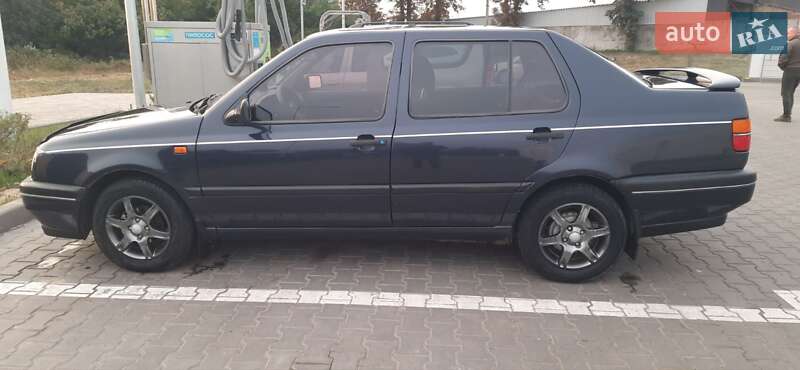 Седан Volkswagen Vento 1993 в Ромнах фото 10 Седан Volkswagen Vento 1993 в Ромнах