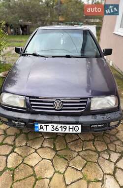 Седан Volkswagen Vento 1996 в Надвірній
