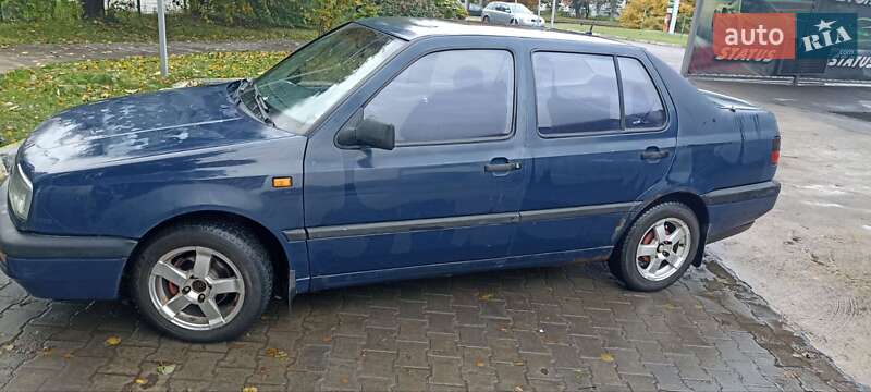 Седан Volkswagen Vento 1993 в Луцке фото 5 Седан Volkswagen Vento 1993 в Луцке