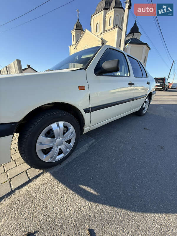 Седан Volkswagen Vento 1995 в Рава-Русской