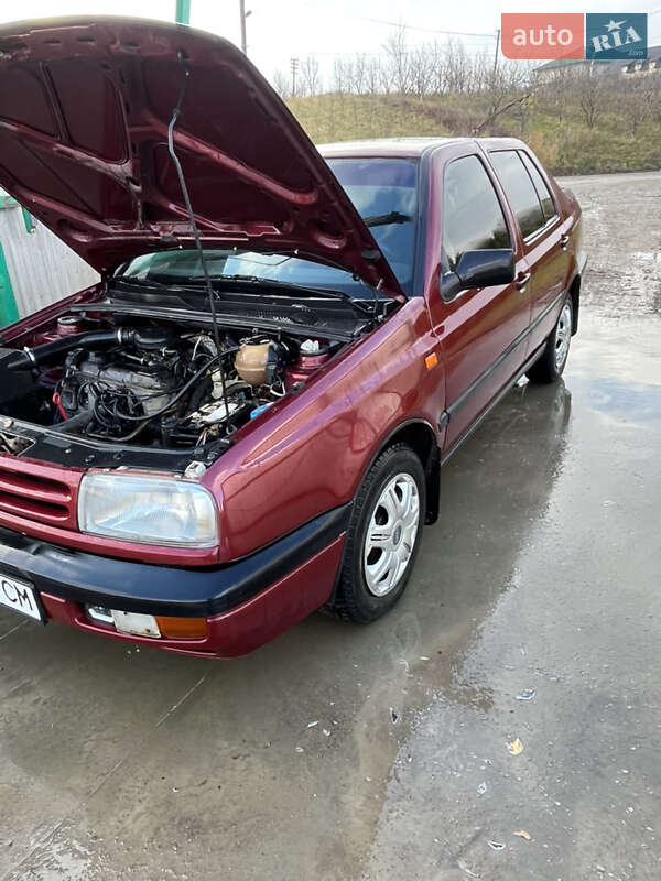 Седан Volkswagen Vento 1995 в Черновцах
