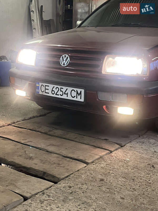 Седан Volkswagen Vento 1995 в Черновцах