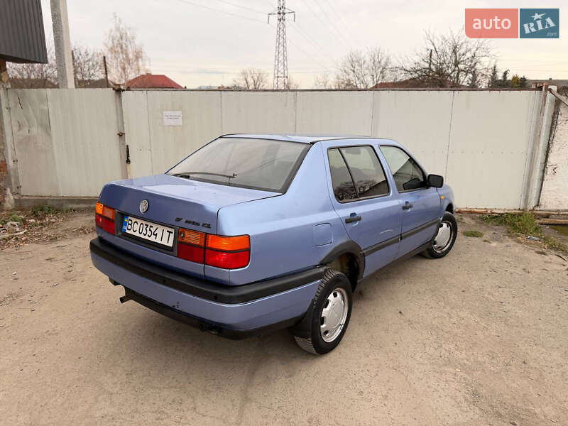 Седан Volkswagen Vento 1993 в Дрогобыче