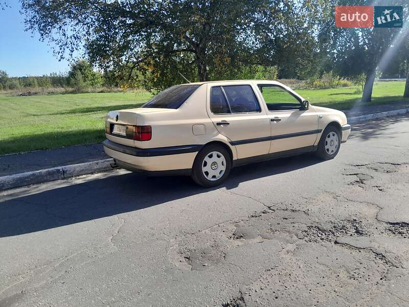 Седан Volkswagen Vento 1994 в Кременчуге фото 4 Седан Volkswagen Vento 1994 в Кременчуге