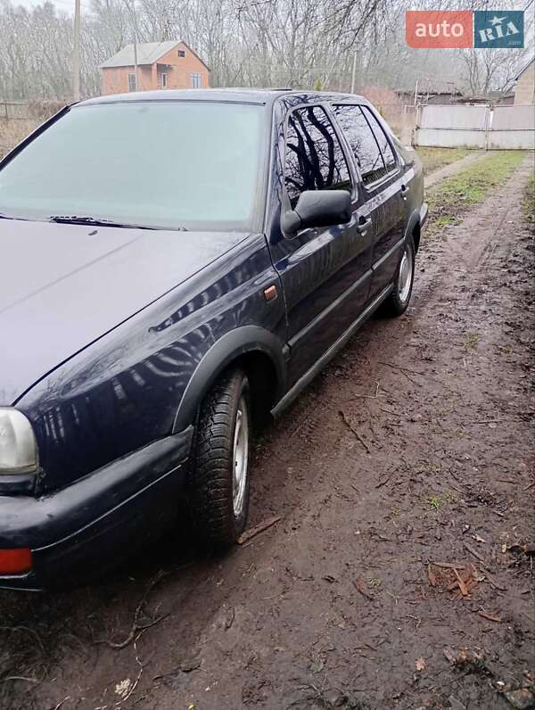 Седан Volkswagen Vento 1994 в Шишаках