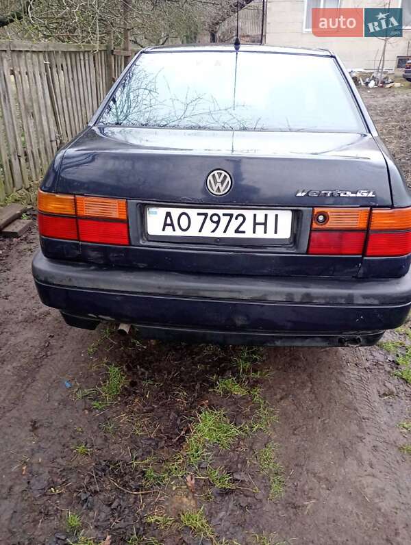 Седан Volkswagen Vento 1994 в Шишаках