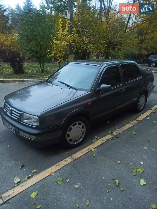 Седан Volkswagen Vento 1993 в Обухове