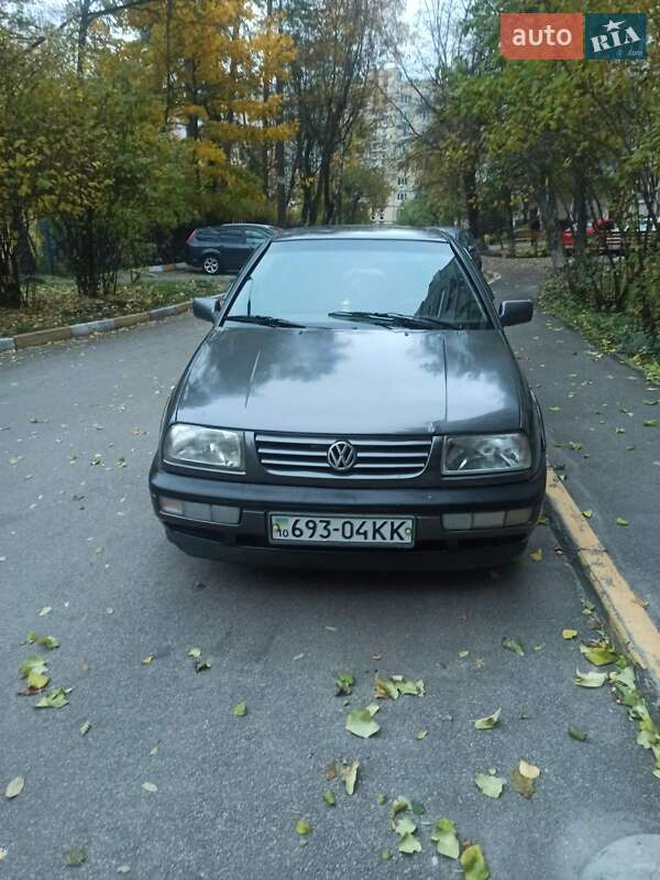 Седан Volkswagen Vento 1993 в Обухове