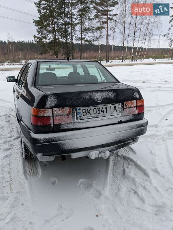 Седан Volkswagen Vento 1994 в Рафалівці