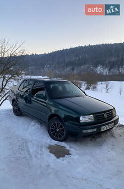 Седан Volkswagen Vento 1996 в Старом Самборе