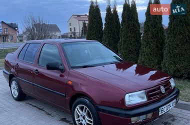 Седан Volkswagen Vento 1994 в Городке