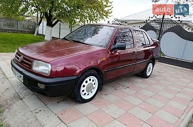 Седан Volkswagen Vento 1993 в Чернівцях