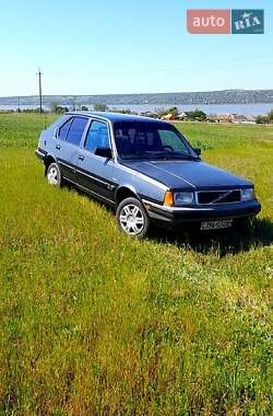Хэтчбек Volvo 340 1987 в 