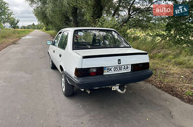 Хэтчбек Volvo 340 1988 в 