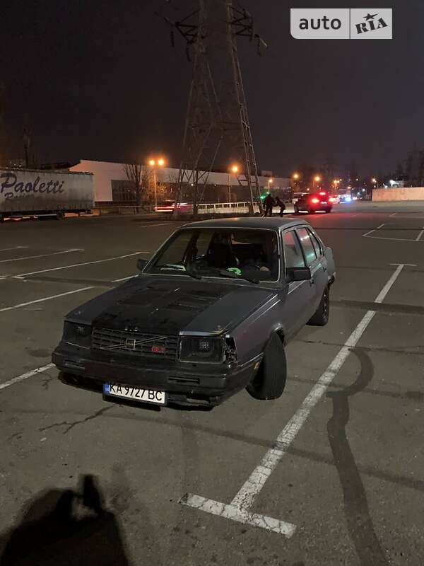 Хэтчбек Volvo 360 1986 в Киеве