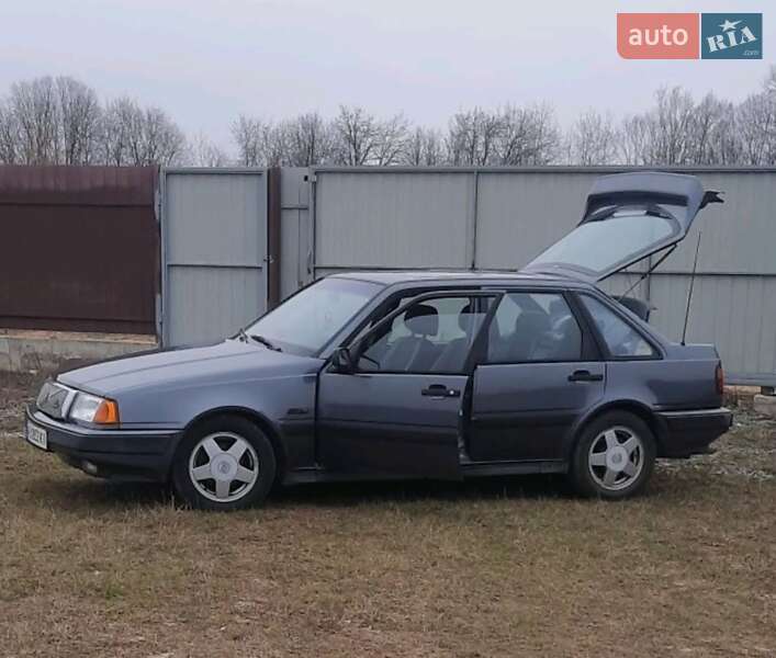 Volvo 440 1990