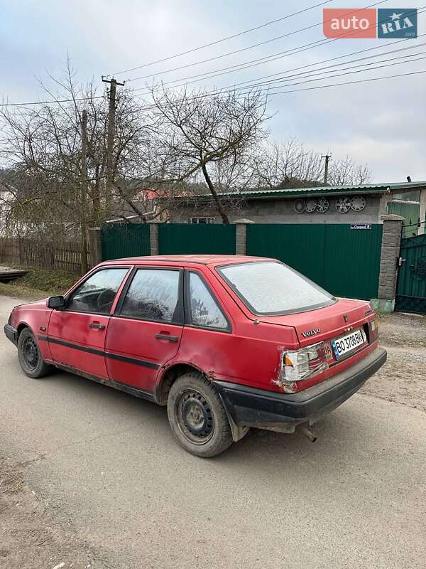 Хэтчбек Volvo 440 1991 в Шумске