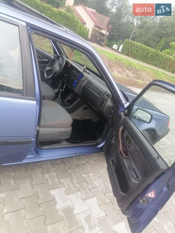 Хэтчбек Volvo 440 1992 в Львове