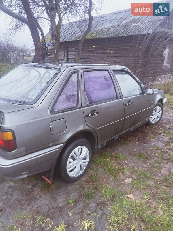 Хэтчбек Volvo 440 1989 в Сарнах