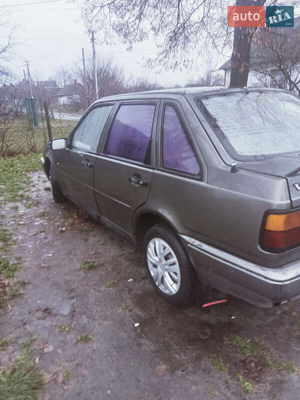 Хэтчбек Volvo 440 1989 в Сарнах
