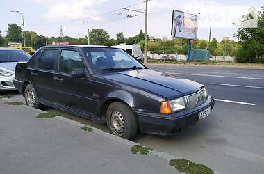 Седан Volvo 460 1991 в 