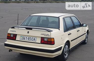 Седан Volvo 460 1992 в 