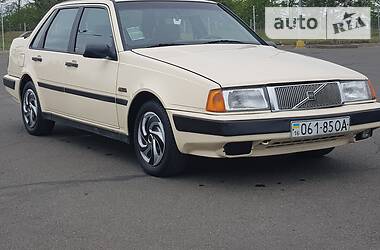 Седан Volvo 460 1992 в 